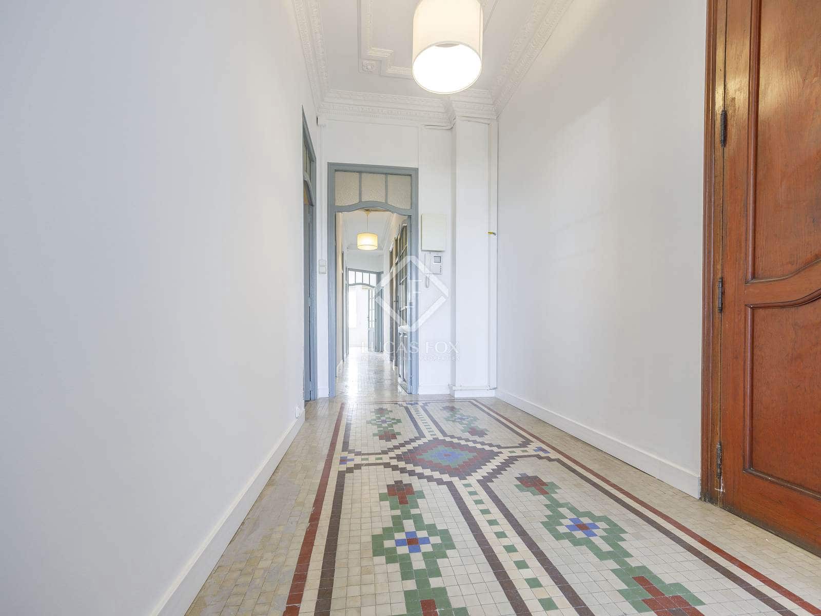 5 bedroom Apartment for rent in Valencia city - € 2,500 (Ref: 8568599)