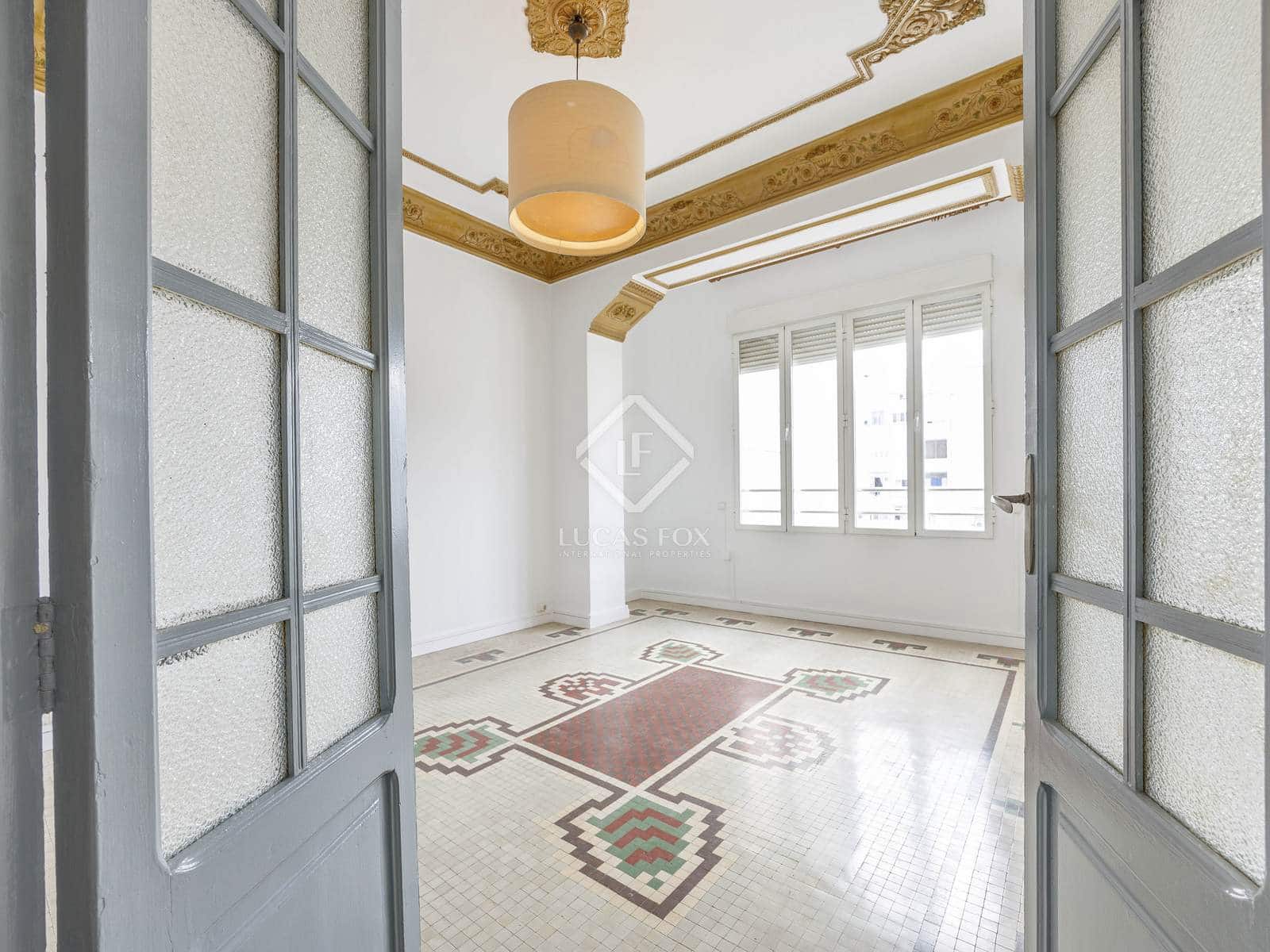 5 bedroom Apartment for rent in Valencia city - € 2,500 (Ref: 8568599)