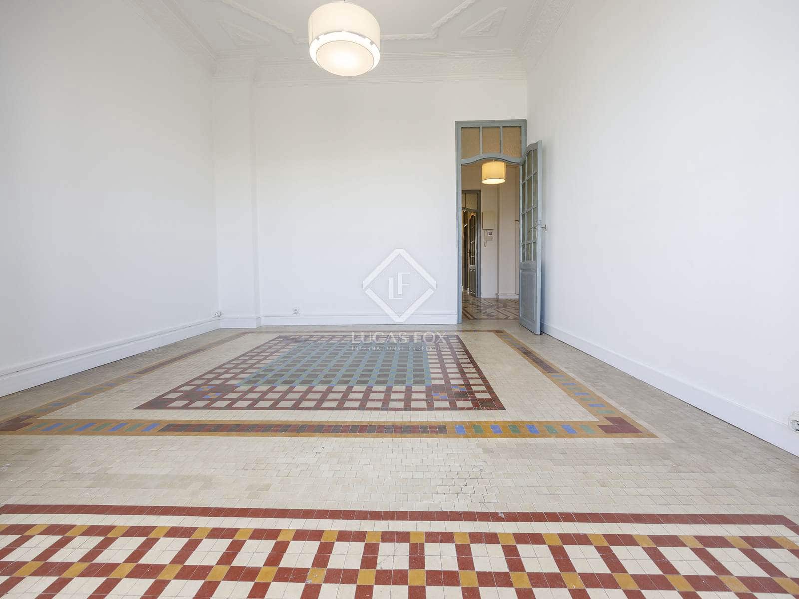 5 bedroom Apartment for rent in Valencia city - € 2,500 (Ref: 8568599)