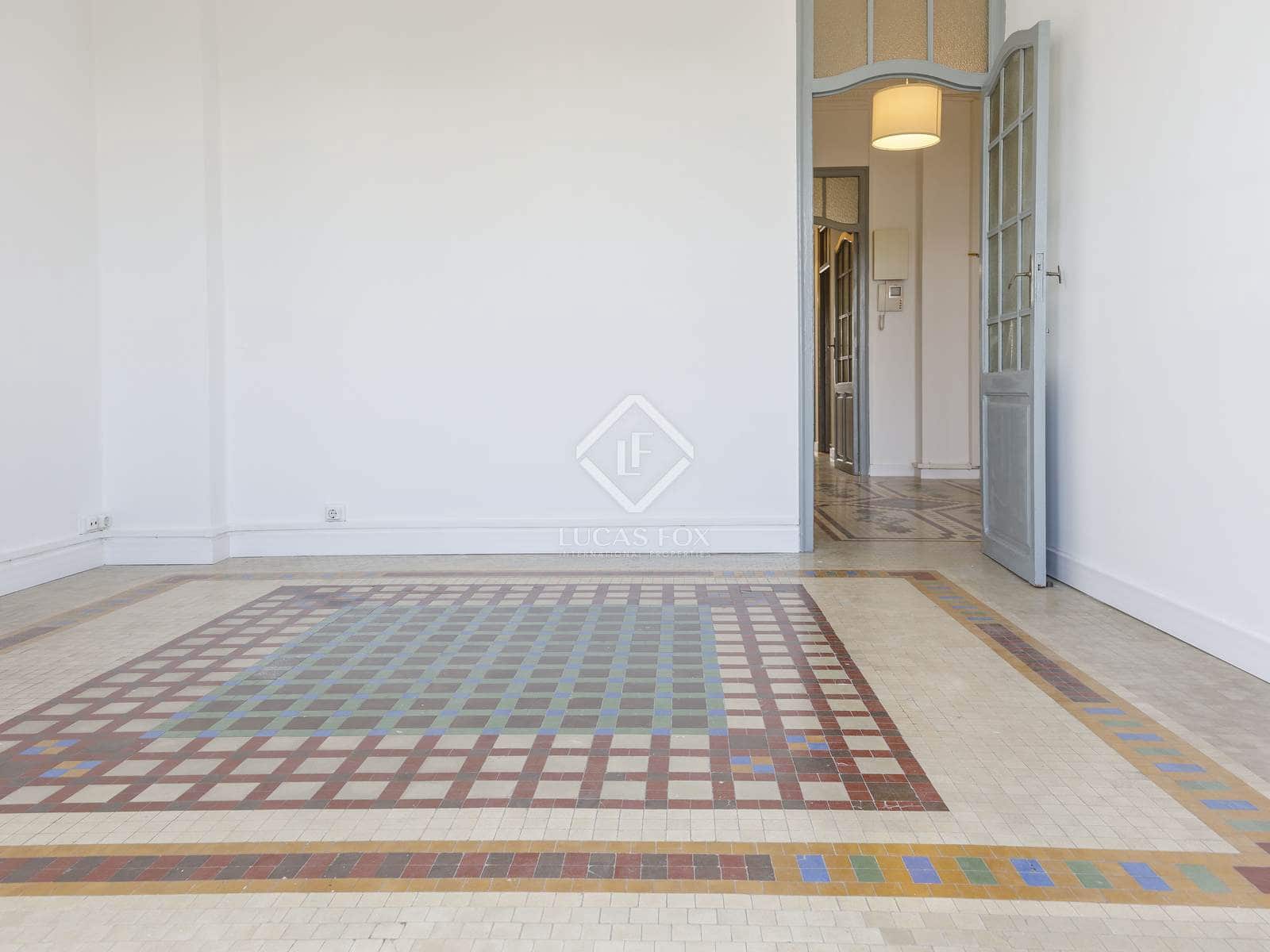 5 bedroom Apartment for rent in Valencia city - € 2,500 (Ref: 8568599)