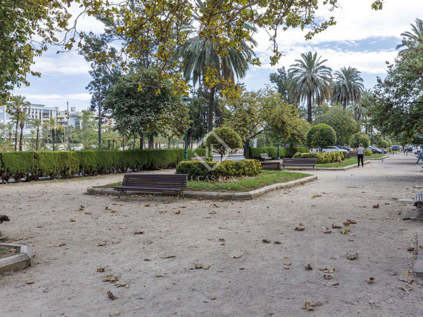 5 bedroom Apartment for rent in Valencia city - € 2,500 (Ref: 8568599)