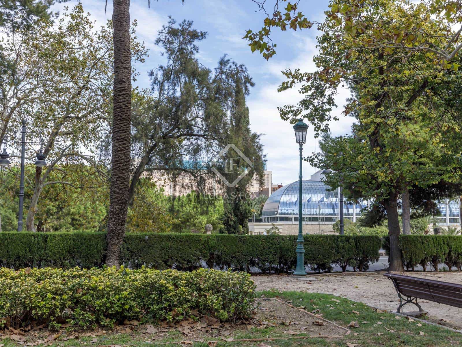 5 bedroom Apartment for rent in Valencia city - € 2,500 (Ref: 8568599)