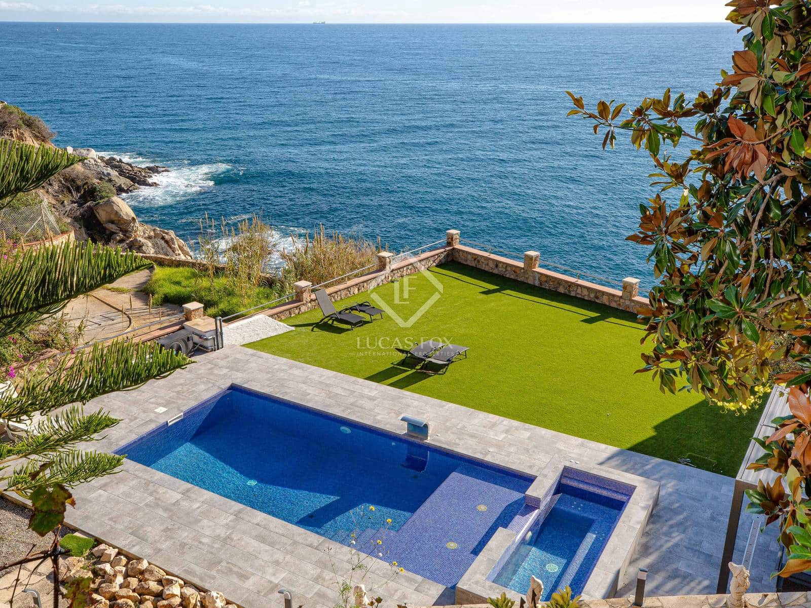 4 soverom Villa til salgs i Lloret de Mar med svømmebasseng garasje - € 4 900 000 (Ref: 8573295)