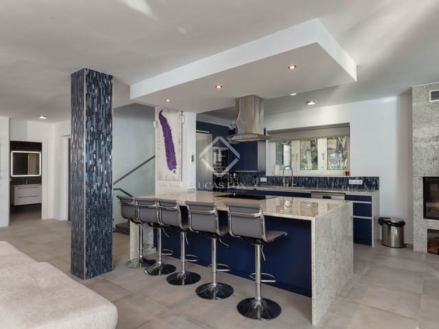 4 bedroom Villa for sale in Lloret de Mar with pool garage - € 4,900,000 (Ref: 8573295)