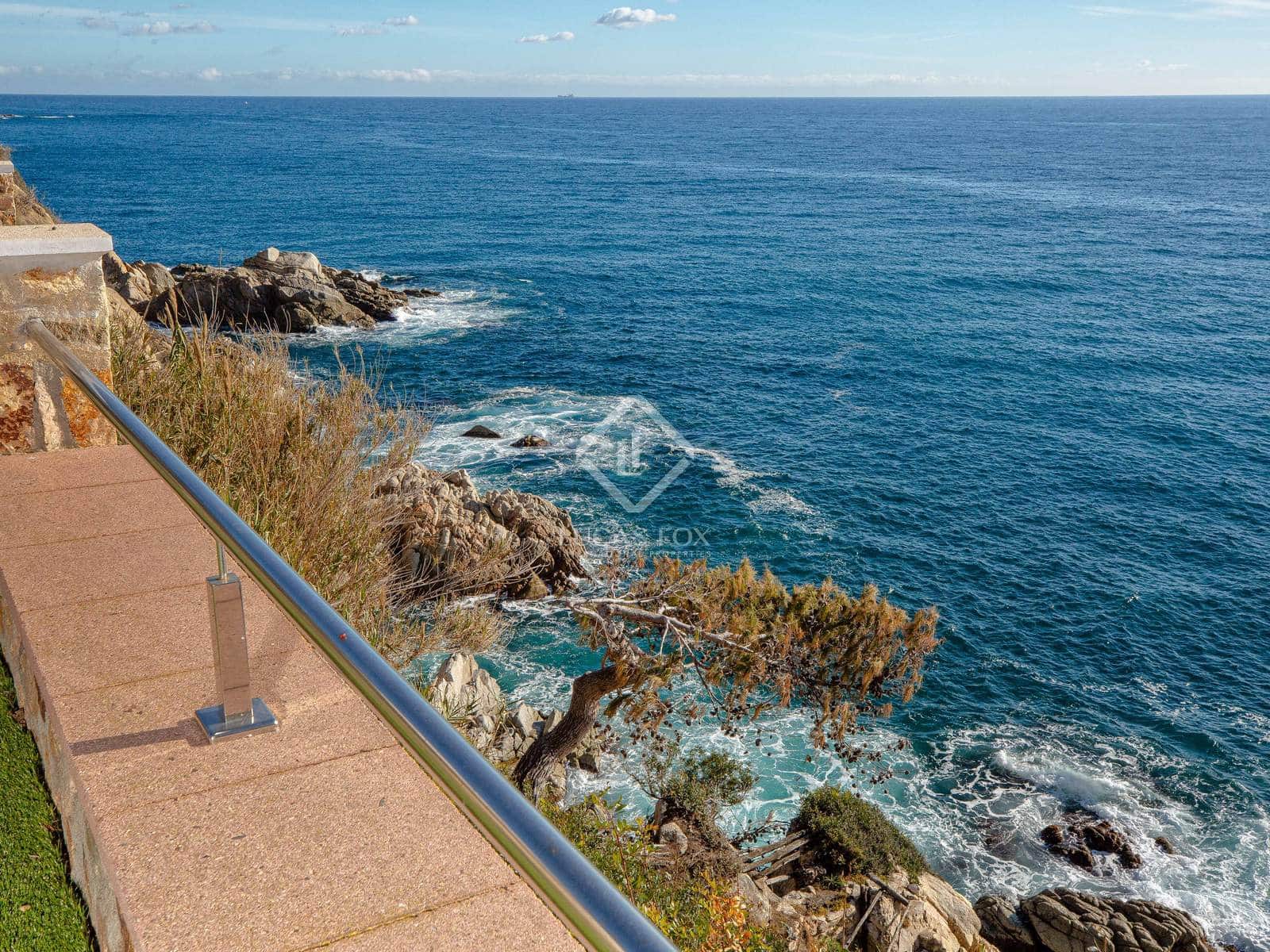 4 soverom Villa til salgs i Lloret de Mar med svømmebasseng garasje - € 4 900 000 (Ref: 8573295)