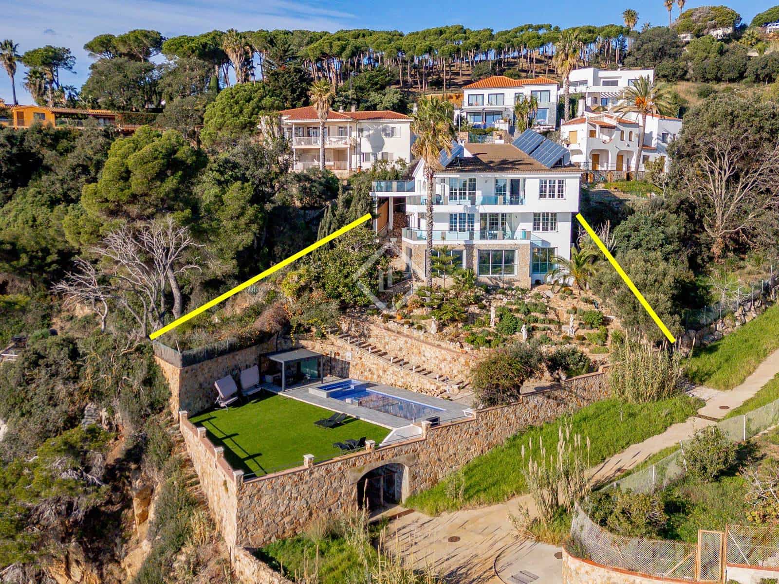 4 soverom Villa til salgs i Lloret de Mar med svømmebasseng garasje - € 4 900 000 (Ref: 8573295)