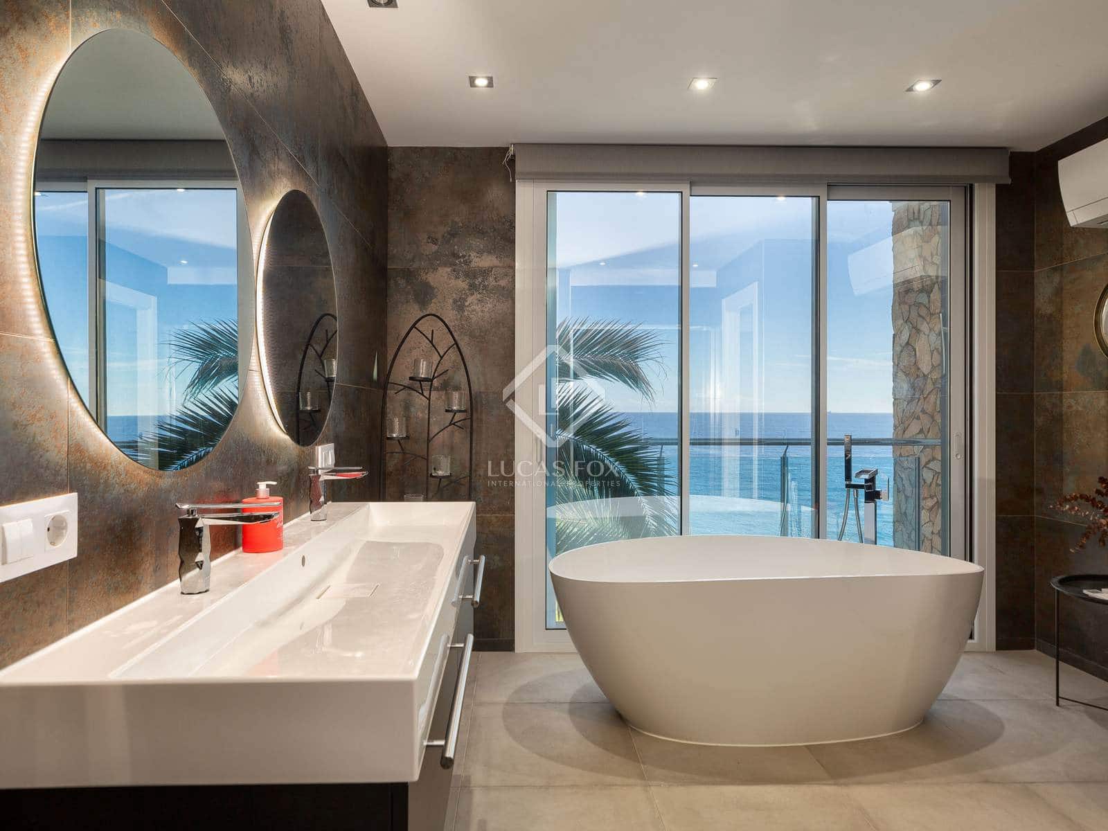 4 soverom Villa til salgs i Lloret de Mar med svømmebasseng garasje - € 4 900 000 (Ref: 8573295)