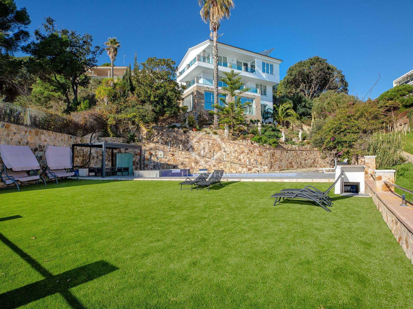 4 soverom Villa til salgs i Lloret de Mar med svømmebasseng garasje - € 4 900 000 (Ref: 8573295)