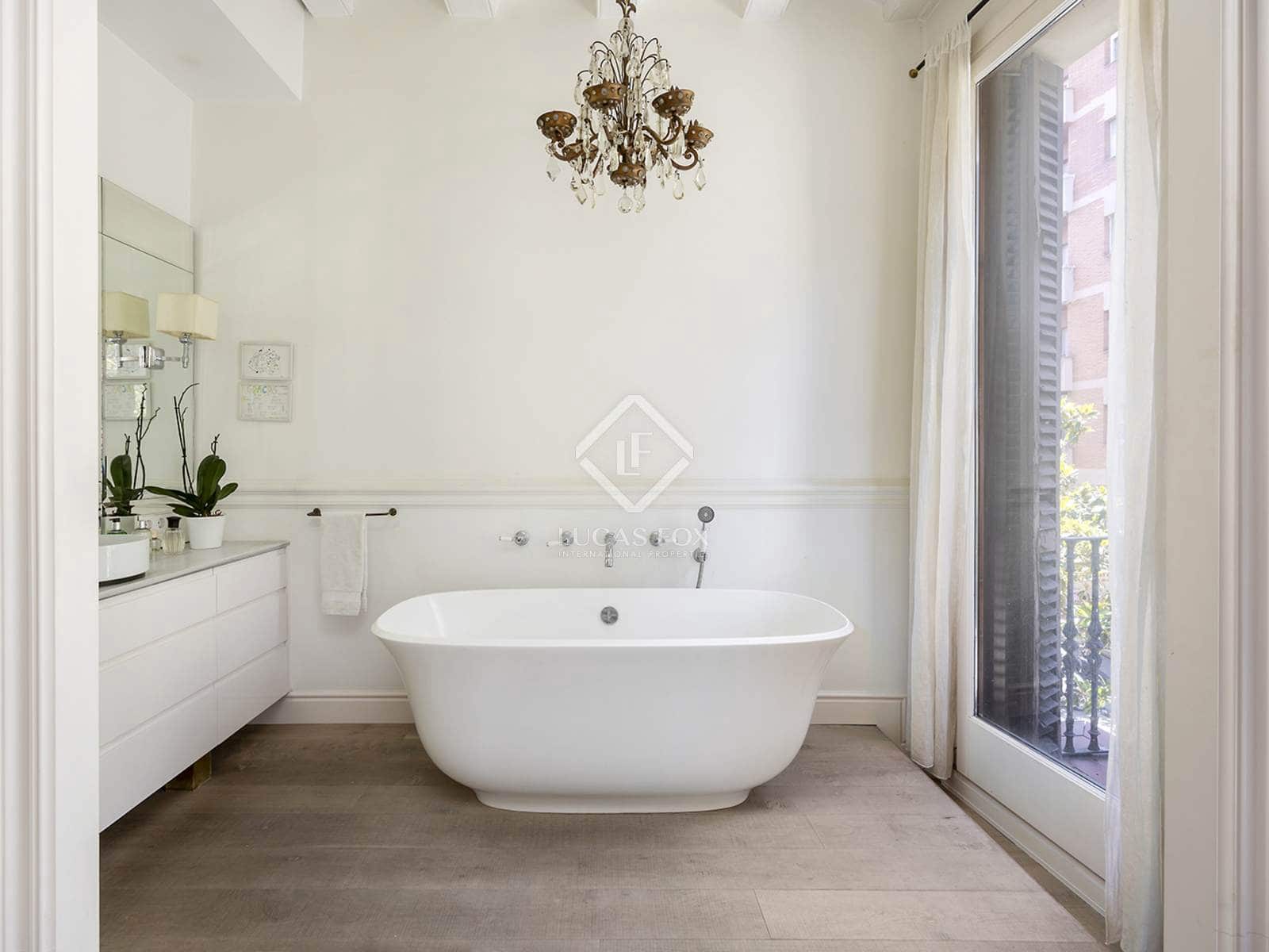 2 soveværelse Lejlighed til leje i Barcelona by - € 3.800 (Ref: 8575417)