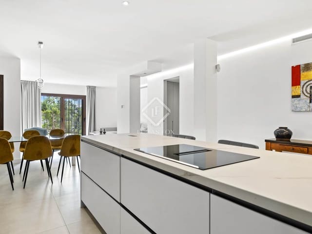 Apartamento de 3 habitaciones en Marbella en venta con piscina garaje - 820.000 € (Ref: 8586663)