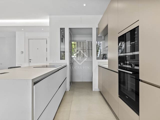 Apartamento de 3 habitaciones en Marbella en venta con piscina garaje - 820.000 € (Ref: 8586663)