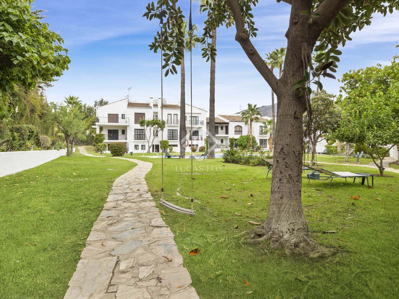 Apartamento de 3 habitaciones en Marbella en venta con piscina garaje - 820.000 € (Ref: 8586663)