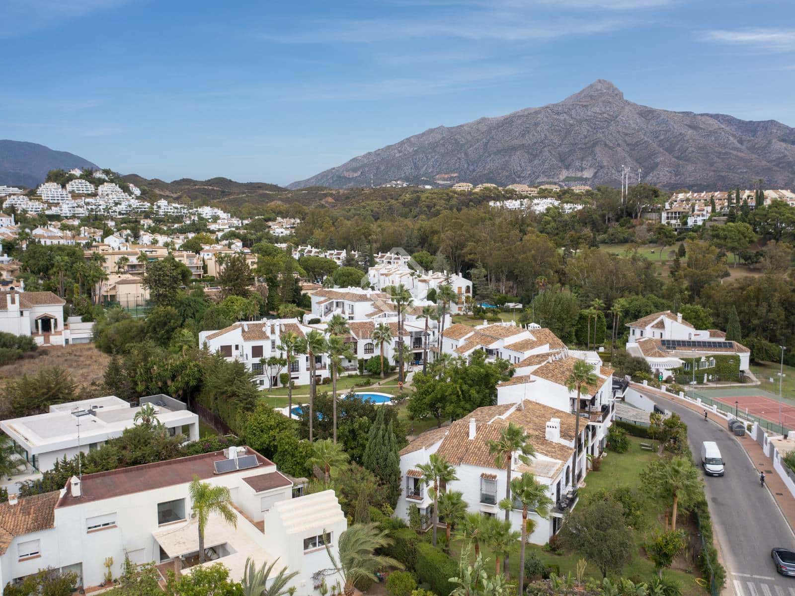 Apartamento de 3 habitaciones en Marbella en venta con piscina garaje - 820.000 € (Ref: 8586663)