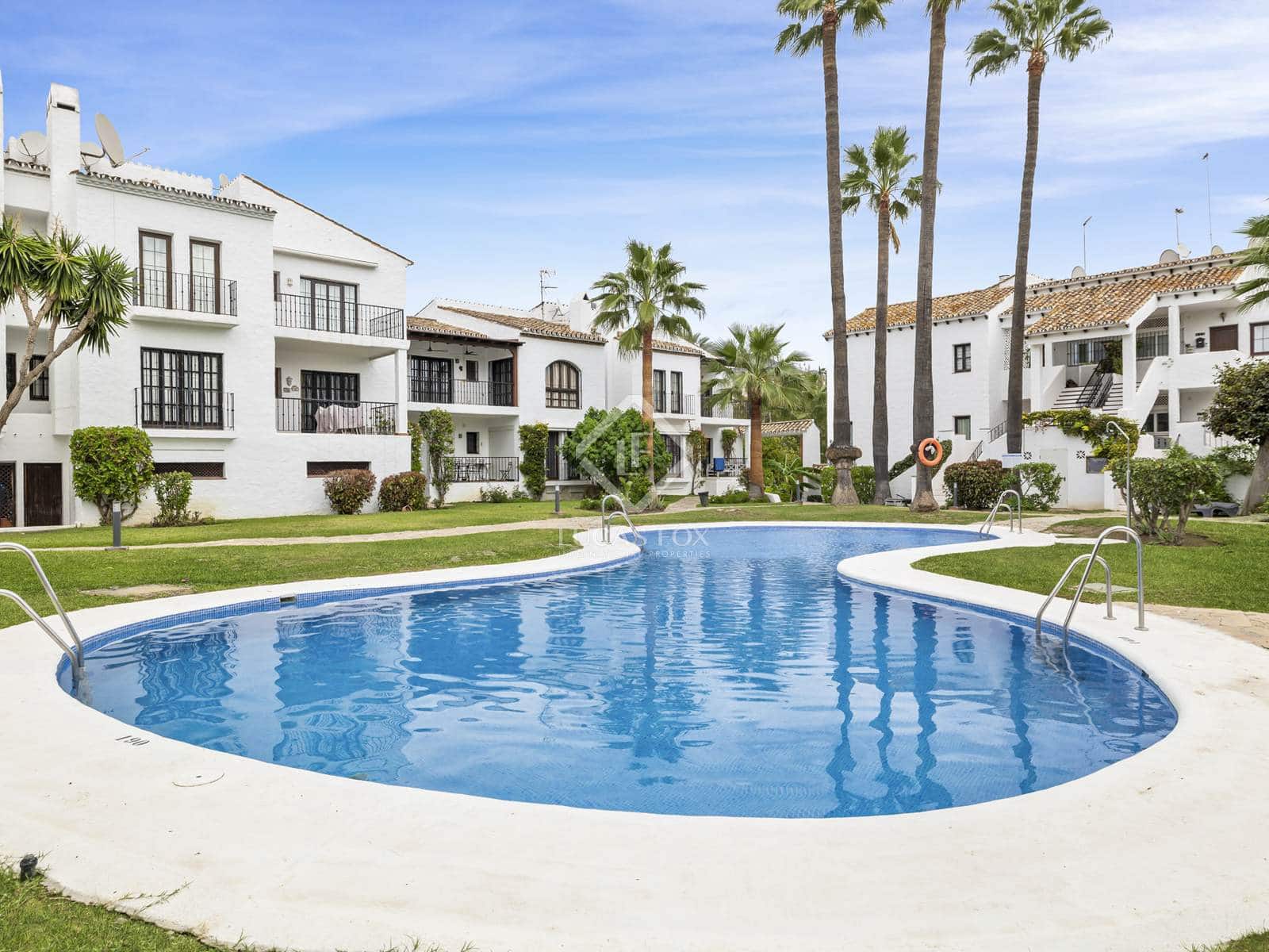 Apartamento de 3 habitaciones en Marbella en venta con piscina garaje - 820.000 € (Ref: 8586663)