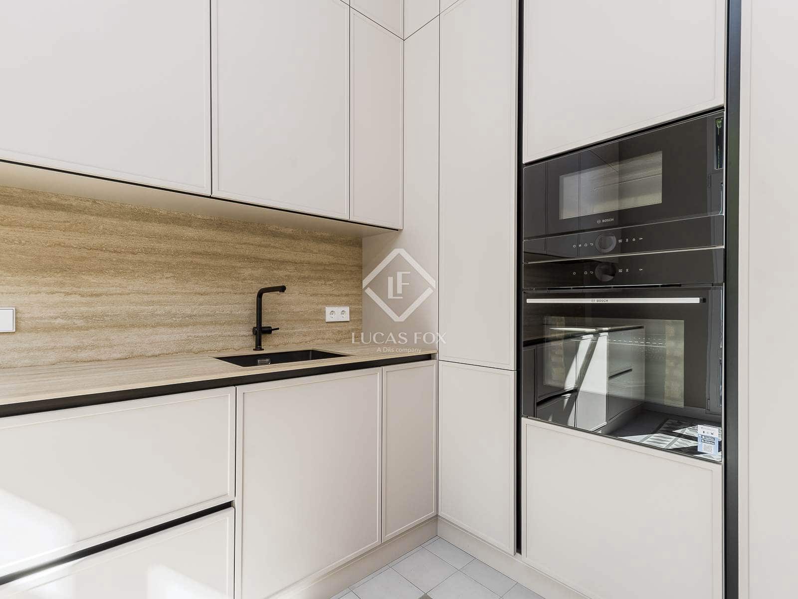 3 slaapkamer Appartement te koop in Barcelona stad - € 1.225.000 (Ref: 8590065)