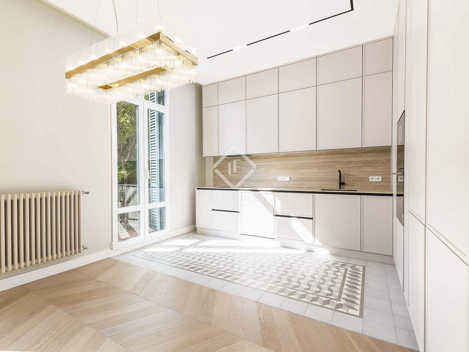 3 slaapkamer Appartement te koop in Barcelona stad - € 1.225.000 (Ref: 8590065)