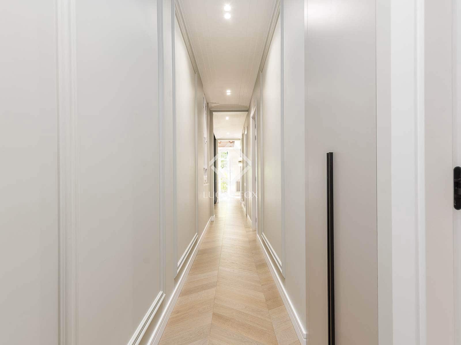 3 slaapkamer Appartement te koop in Barcelona stad - € 1.225.000 (Ref: 8590065)