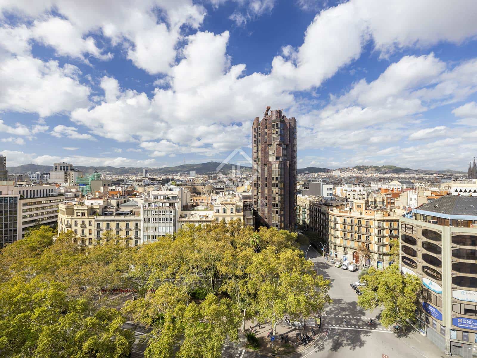 4 slaapkamer Appartement te huur in Barcelona stad - € 3.900 (Ref: 8592576)