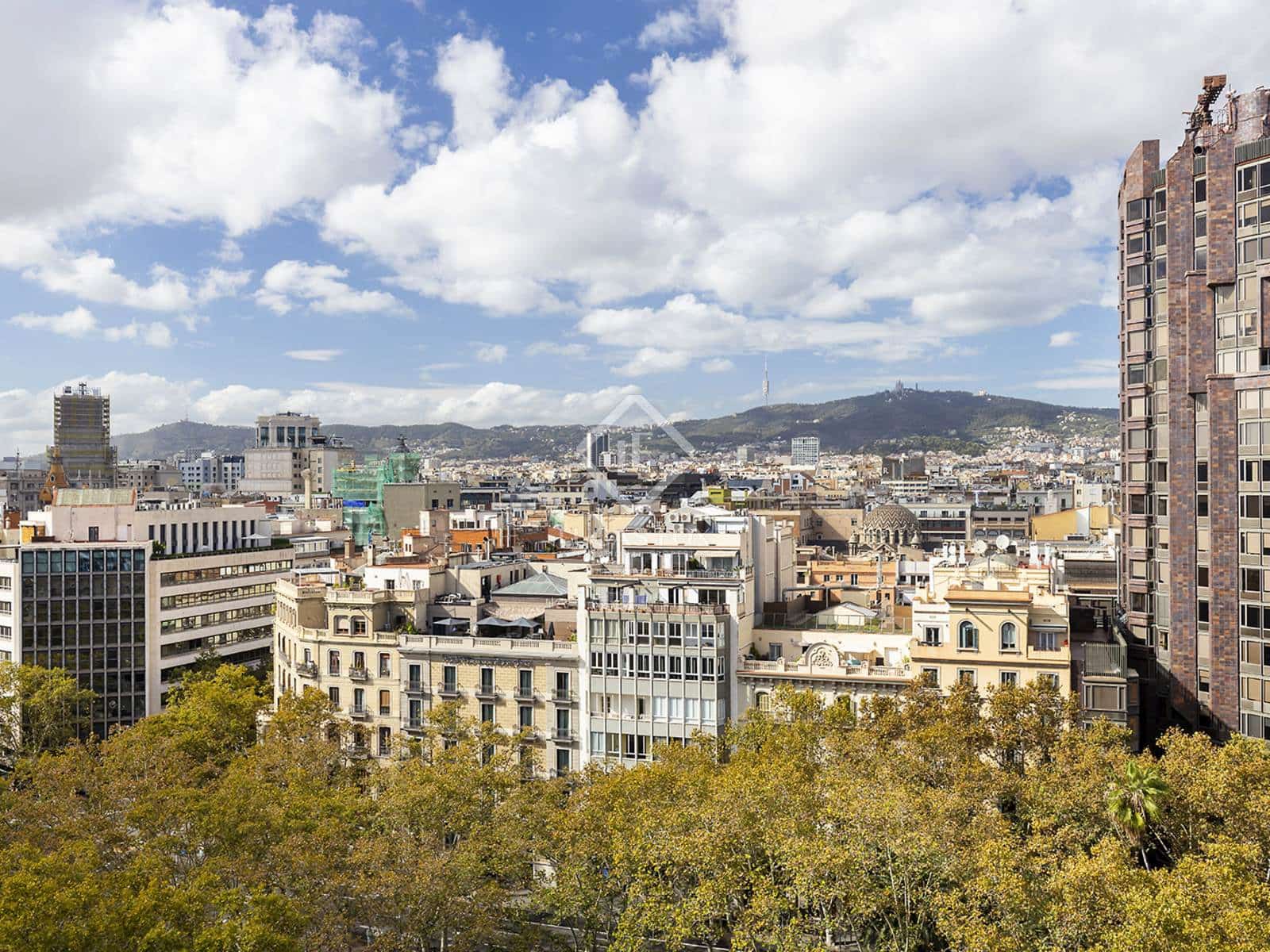 4 slaapkamer Appartement te huur in Barcelona stad - € 3.900 (Ref: 8592576)