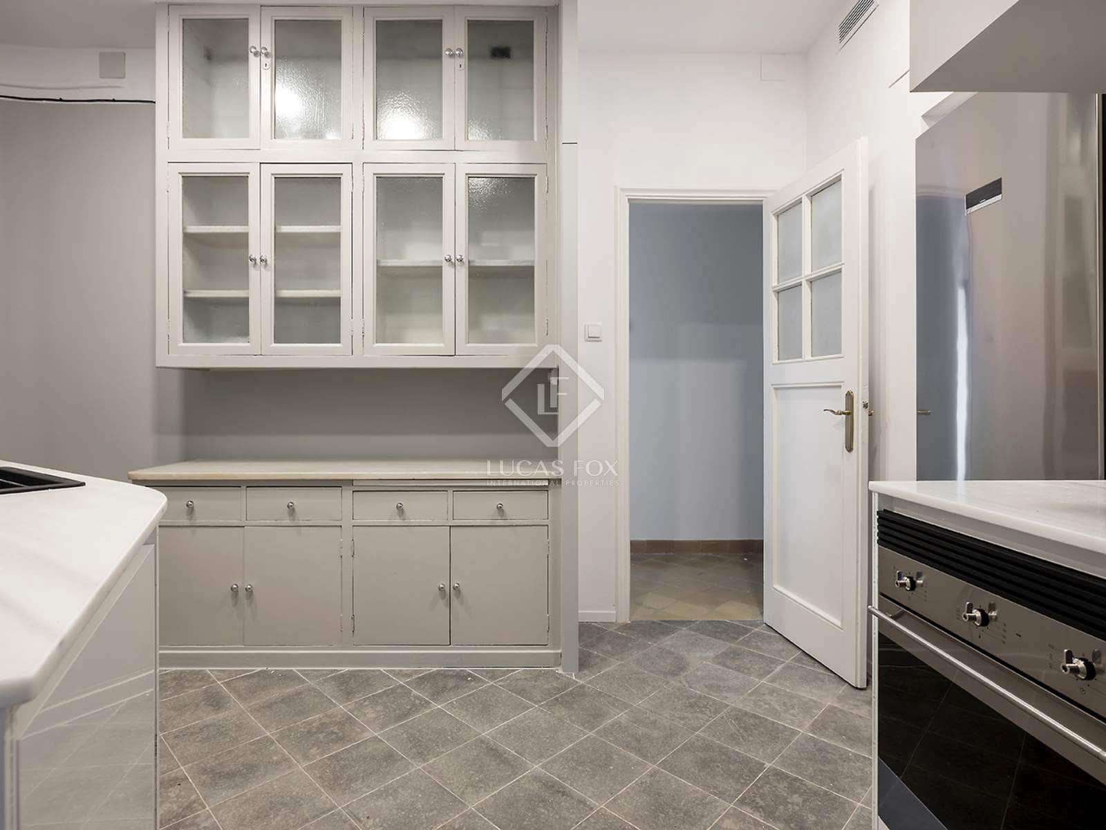 4 slaapkamer Appartement te huur in Barcelona stad - € 3.900 (Ref: 8592576)