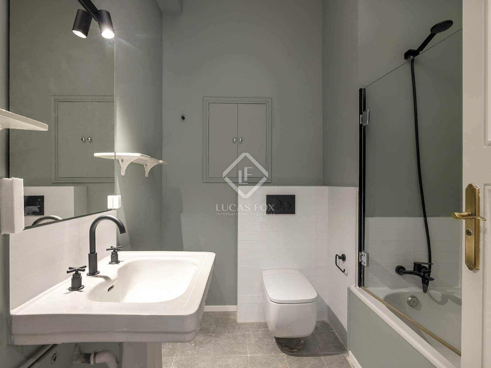 4 slaapkamer Appartement te huur in Barcelona stad - € 3.900 (Ref: 8592576)