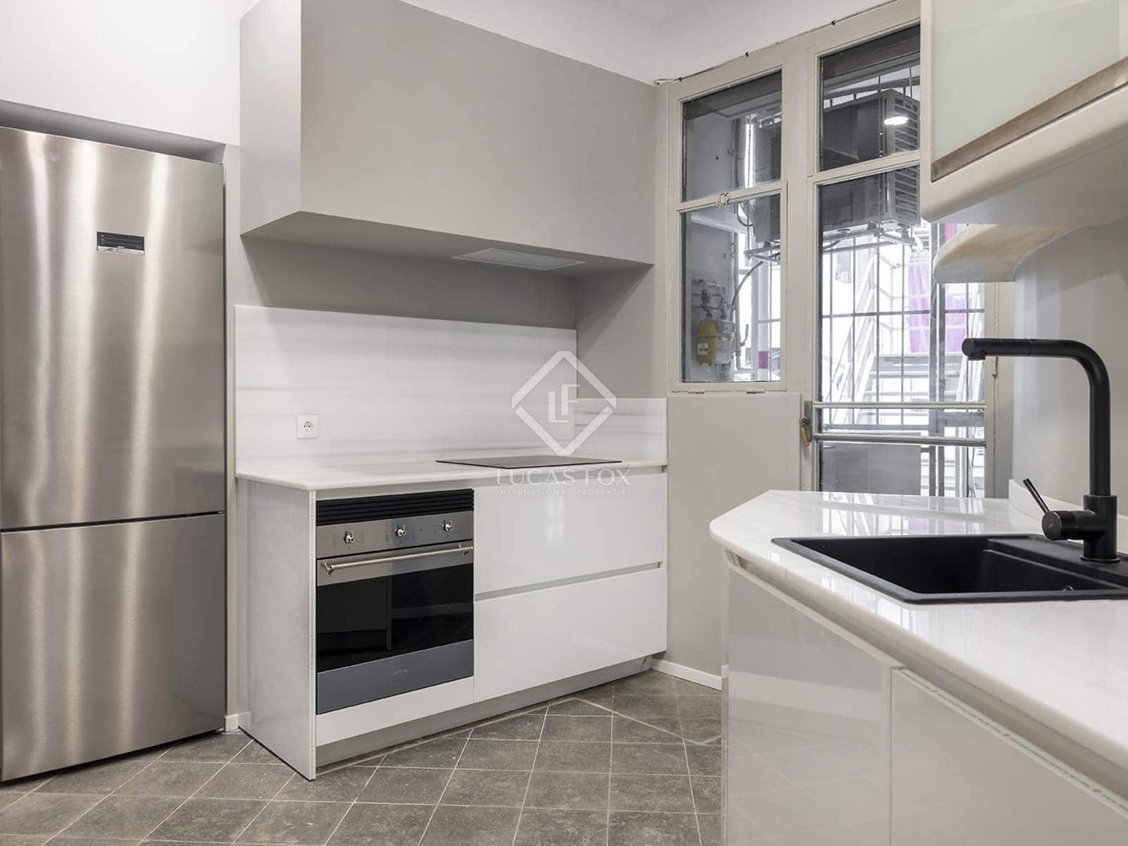 4 slaapkamer Appartement te huur in Barcelona stad - € 3.900 (Ref: 8592576)