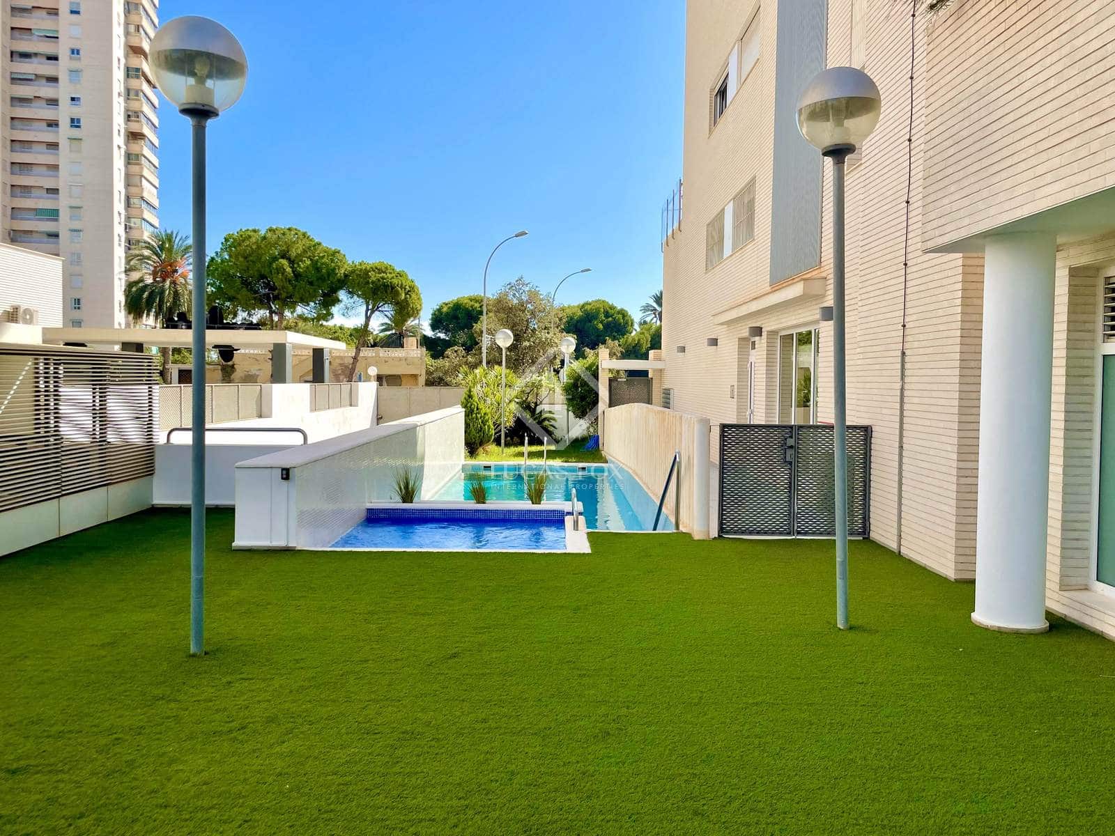 1 bedroom Apartment for sale in Alicante / Alacant city with pool garage - € 295,000 (Ref: 8594240)