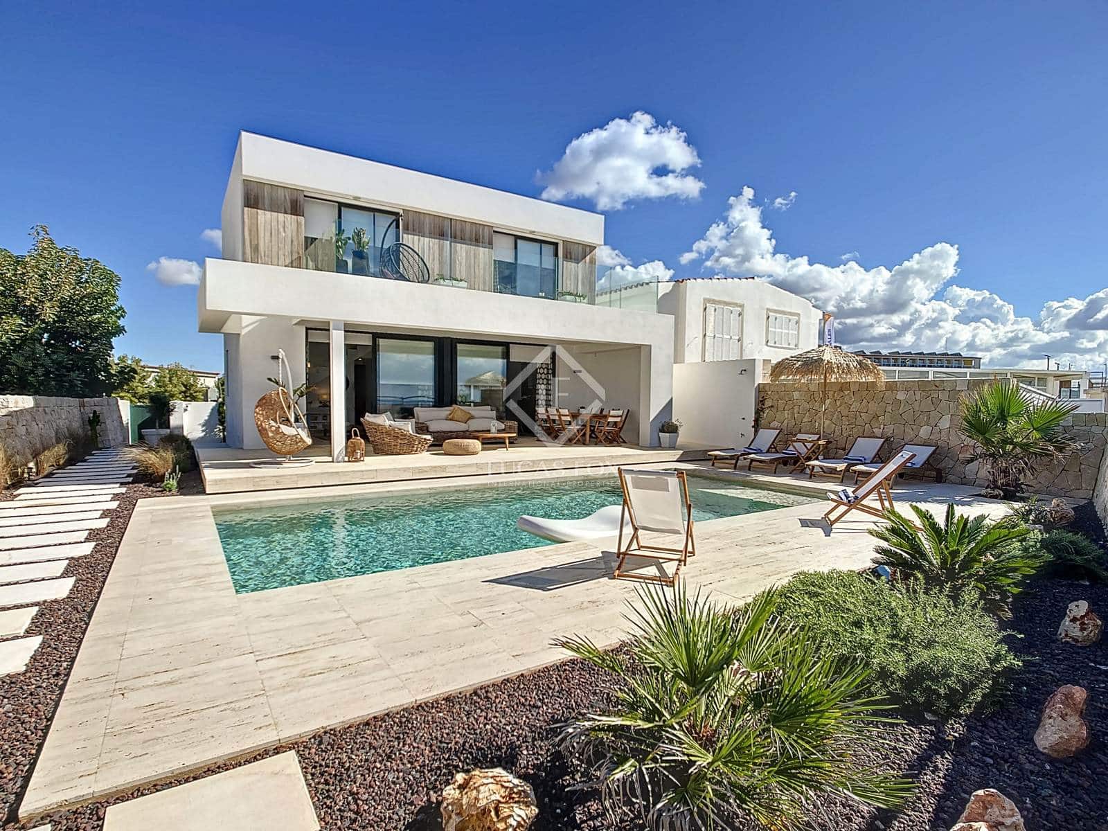 3 bedroom Villa for sale in Ciutadella de Menorca with pool - € 1,200,000 (Ref: 8596805)