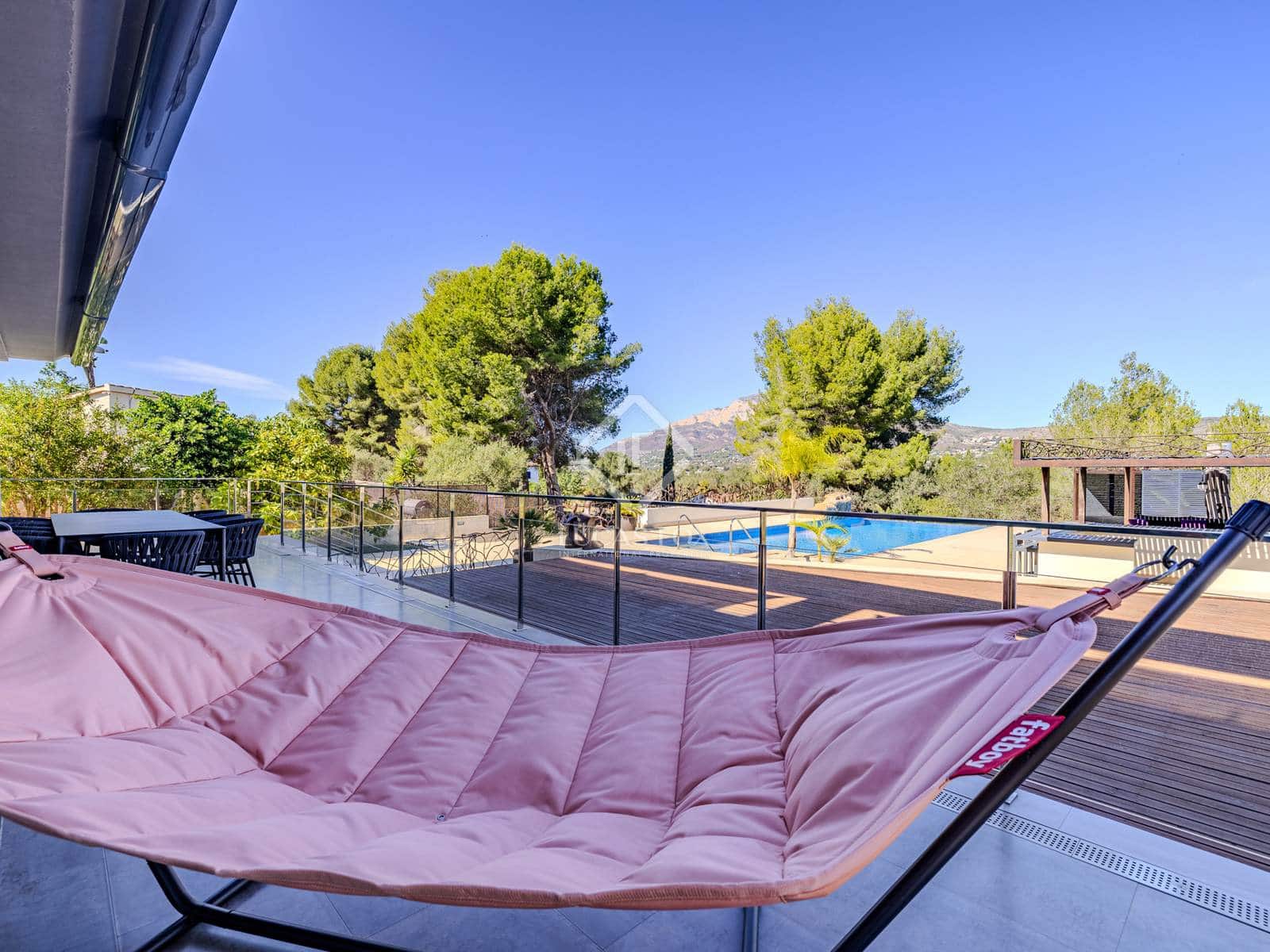 4 bedroom Villa for sale in Javea / Xabia with pool garage - € 1,729,000 (Ref: 8605782)