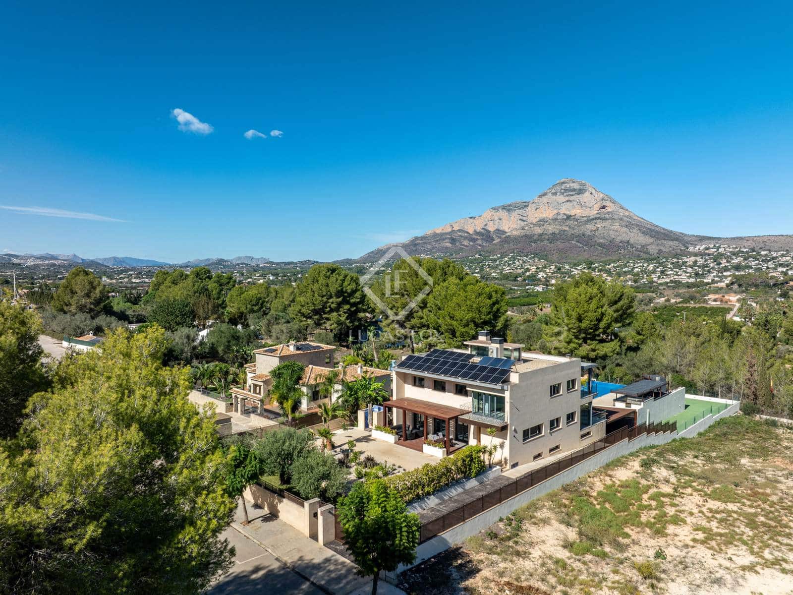 4 bedroom Villa for sale in Javea / Xabia with pool garage - € 1,729,000 (Ref: 8605782)