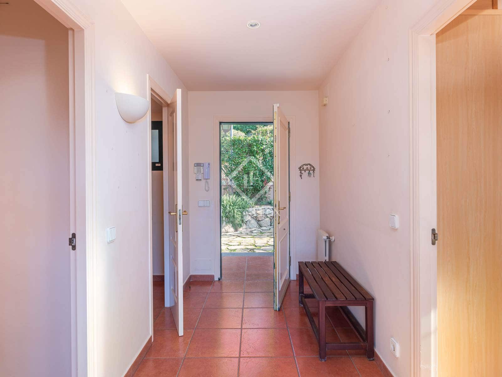 4 bedroom Villa for sale in Santa Cristina d'Aro with pool garage - € 595,000 (Ref: 8607832)