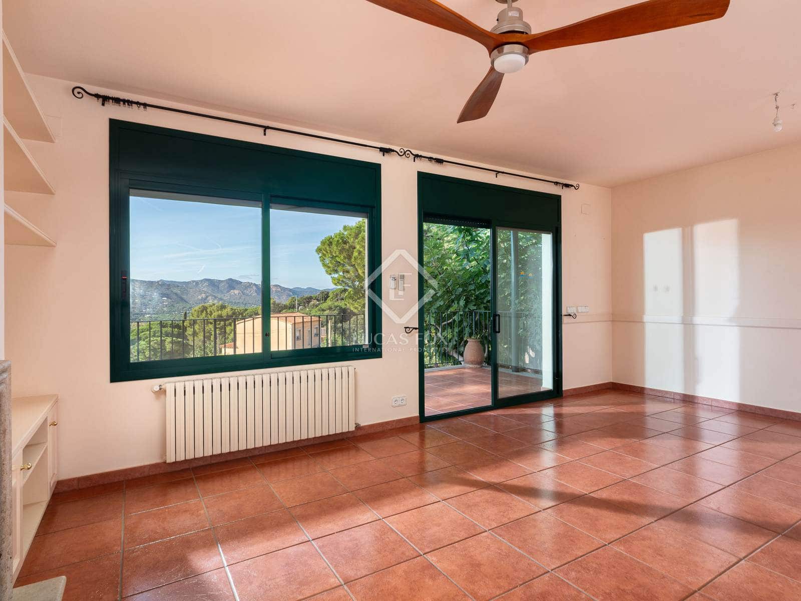 4 bedroom Villa for sale in Santa Cristina d'Aro with pool garage - € 595,000 (Ref: 8607832)