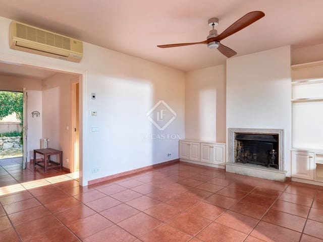 4 makuuhuone Huvila myytävänä paikassa Santa Cristina d'Aro mukana uima-altaan 
autotalli - 595 000 € (Ref: 8607832)