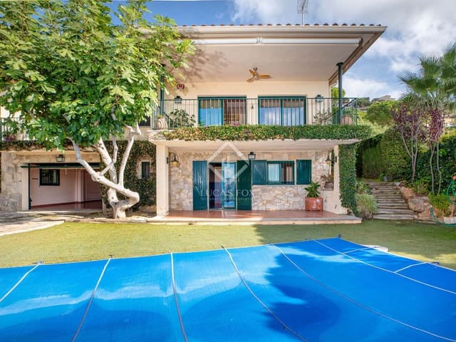 4 makuuhuone Huvila myytävänä paikassa Santa Cristina d'Aro mukana uima-altaan 
autotalli - 595 000 € (Ref: 8607832)