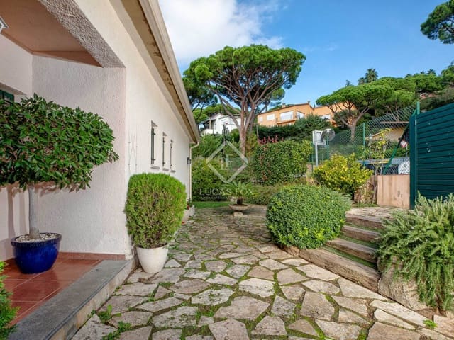 4 makuuhuone Huvila myytävänä paikassa Santa Cristina d'Aro mukana uima-altaan 
autotalli - 595 000 € (Ref: 8607832)