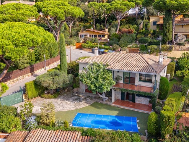 4 makuuhuone Huvila myytävänä paikassa Santa Cristina d'Aro mukana uima-altaan 
autotalli - 595 000 € (Ref: 8607832)