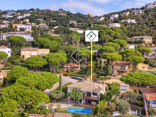 4 makuuhuone Huvila myytävänä paikassa Santa Cristina d'Aro mukana uima-altaan 
autotalli - 595 000 € (Ref: 8607832)