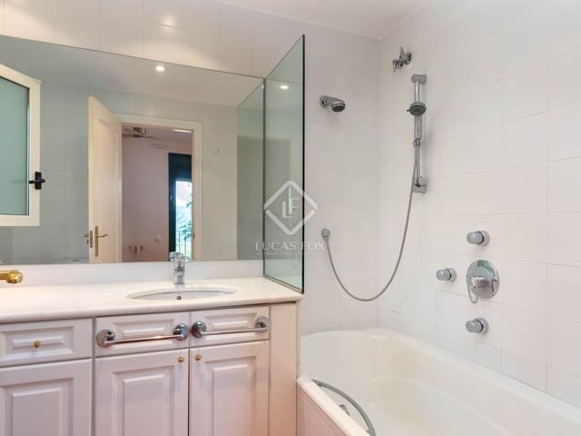 4 sypialnia Willa na sprzedaż w Santa Cristina d'Aro z basenem garażem - 595 000 € (Ref: 8607832)