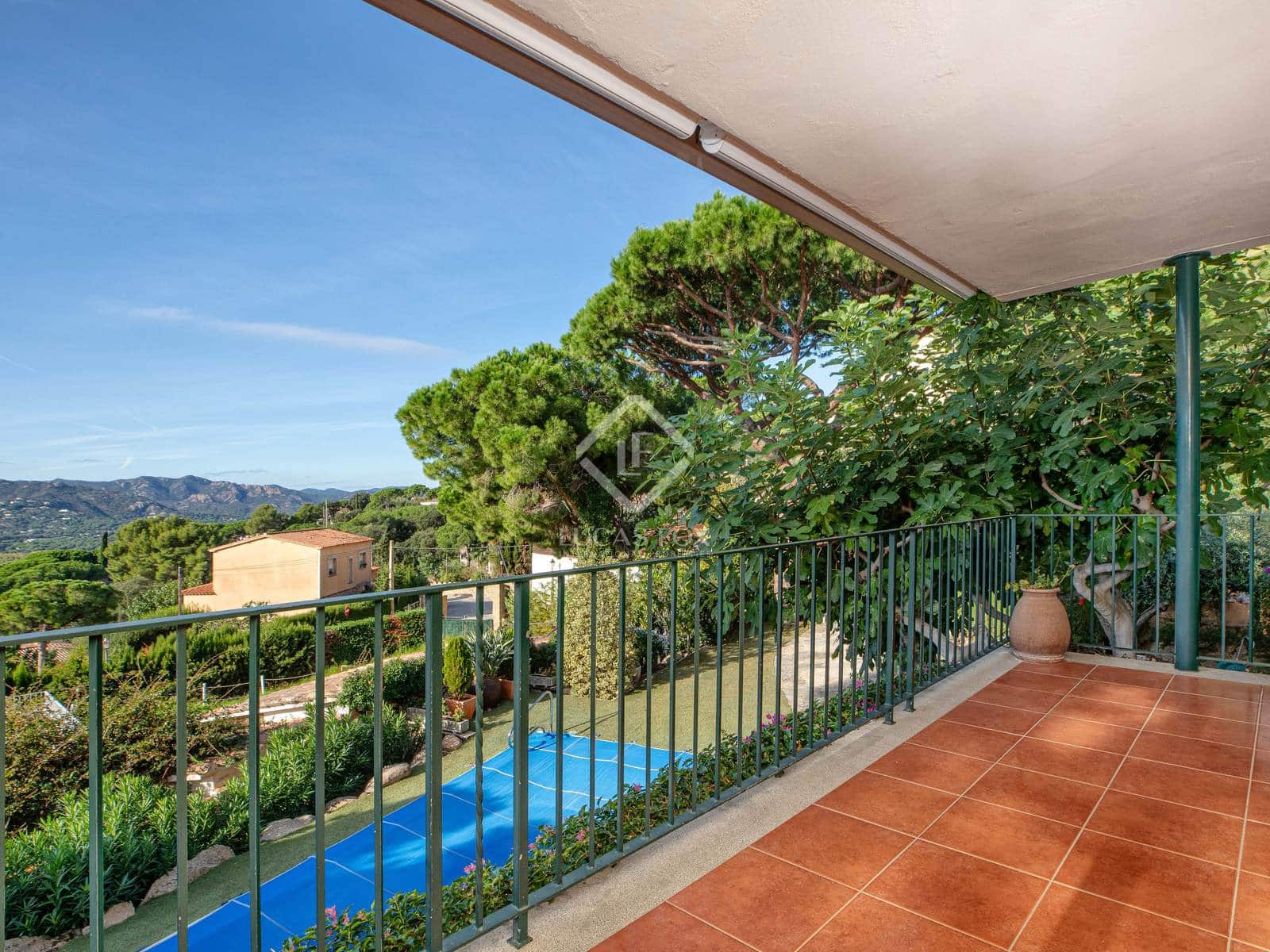 4 bedroom Villa for sale in Santa Cristina d'Aro with pool garage - € 595,000 (Ref: 8607832)