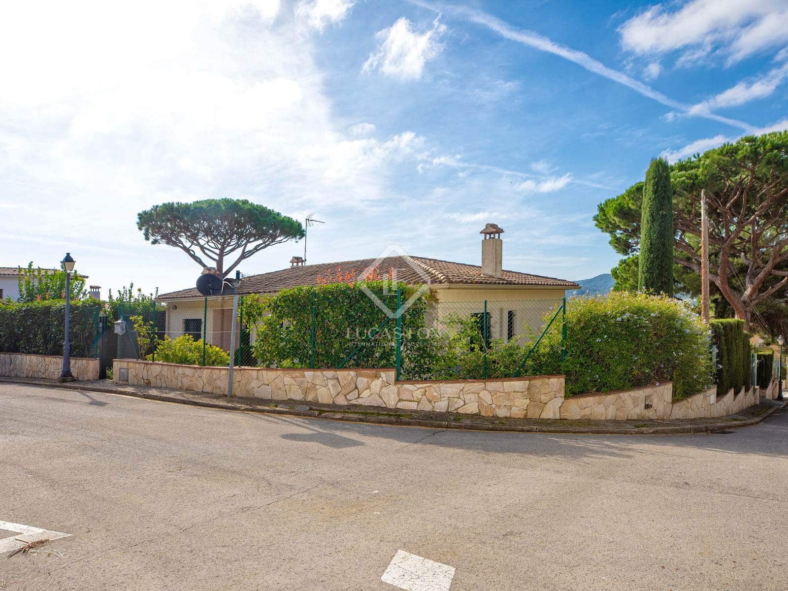 4 bedroom Villa for sale in Santa Cristina d'Aro with pool garage - € 595,000 (Ref: 8607832)