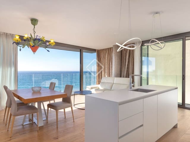 3 soveværelse Lejlighed til salg i Lloret de Mar med swimmingpool garage - € 749.000 (Ref: 8609561)