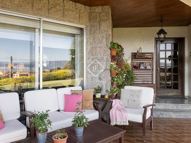 3 bedroom Villa for sale in A Guarda with garage - € 590,000 (Ref: 8611429)