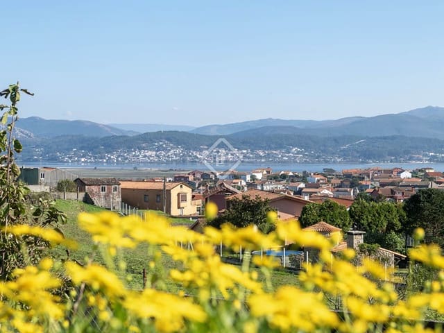 3 bedroom Villa for sale in A Guarda with garage - € 590,000 (Ref: 8611429)