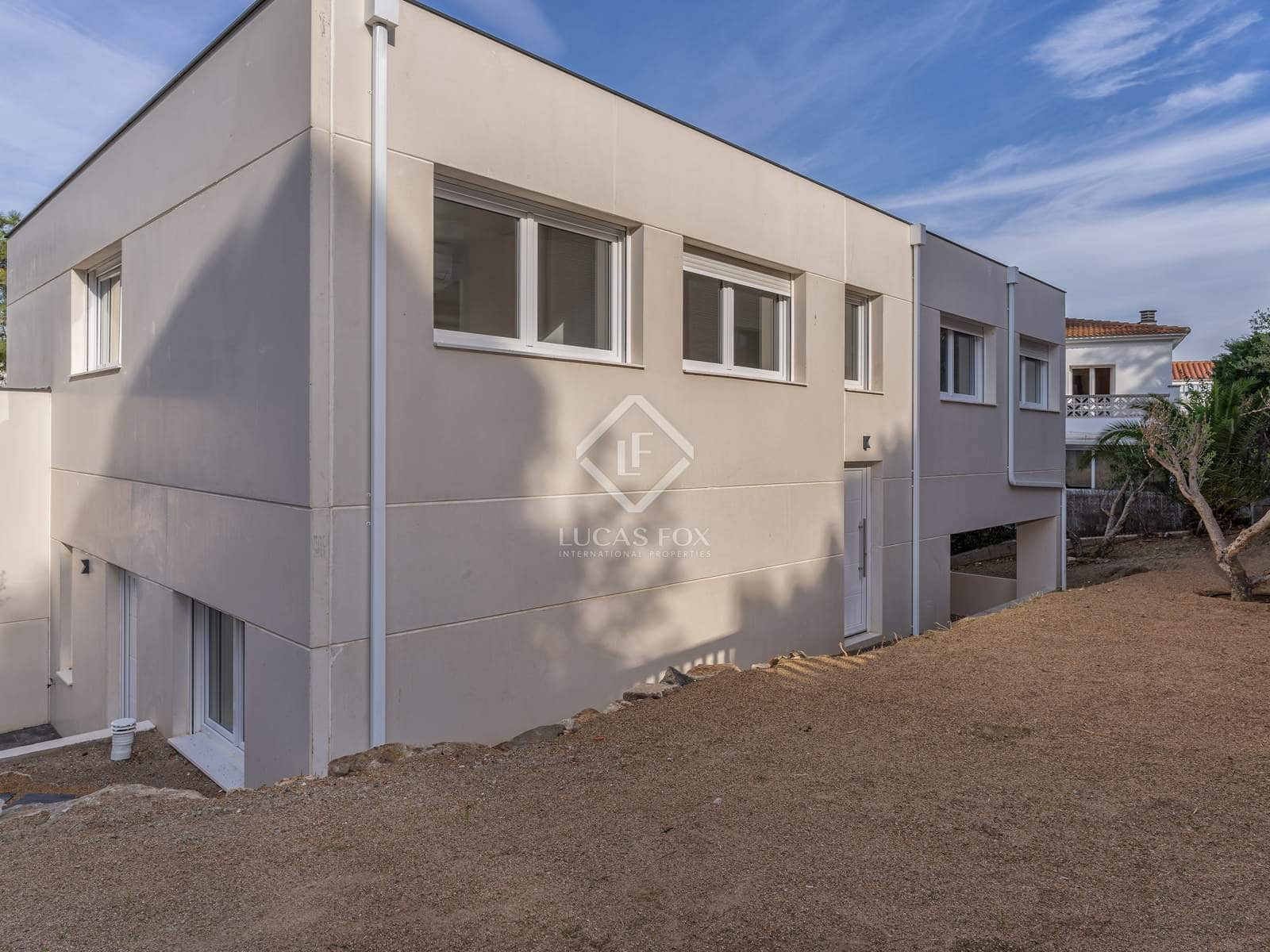 8 sypialnia Willa na sprzedaż w Llanca z basenem garażem - 960 000 € (Ref: 8611659)