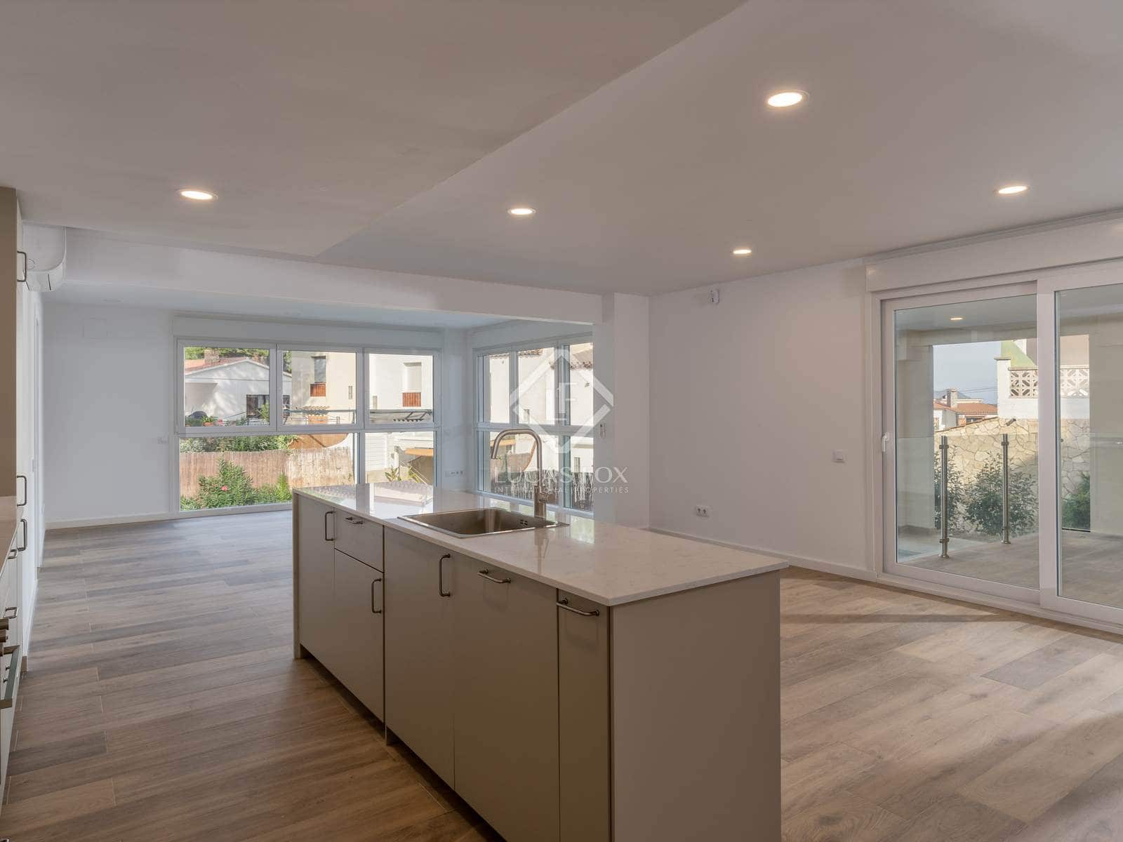 8 sypialnia Willa na sprzedaż w Llanca z basenem garażem - 960 000 € (Ref: 8611659)