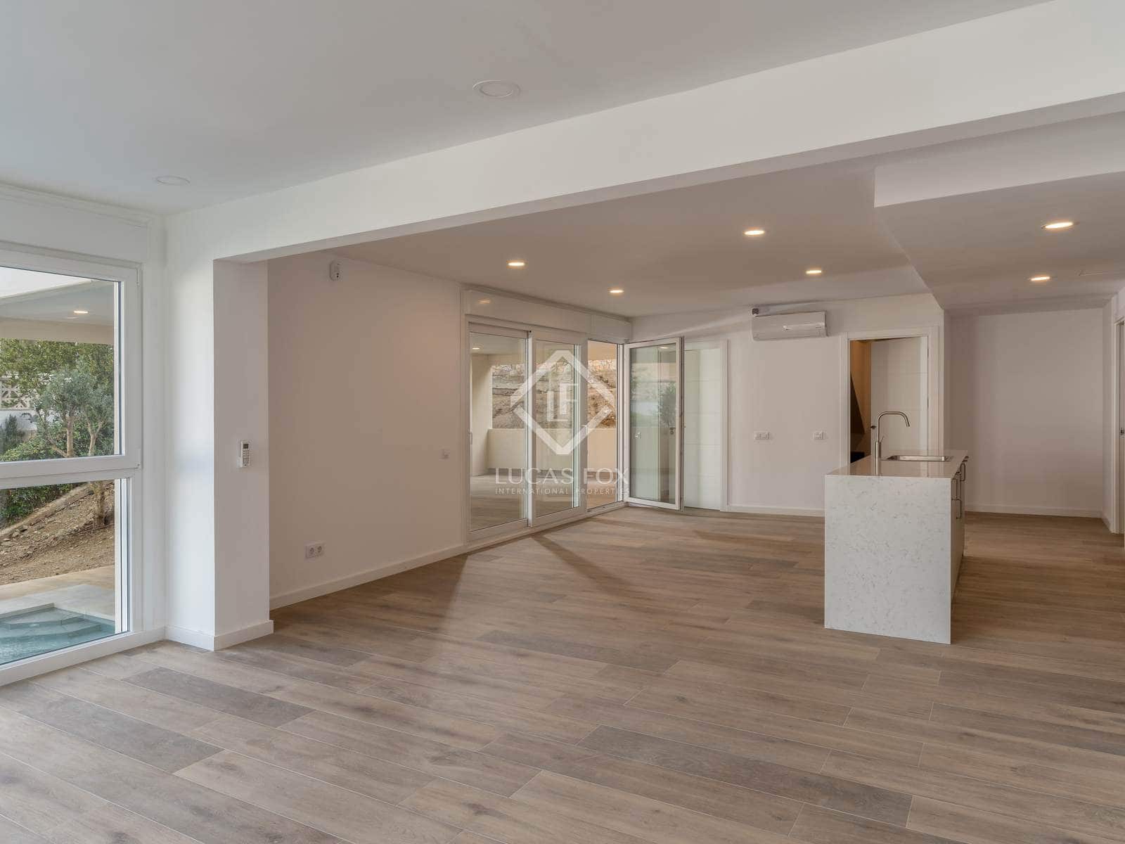 8 sypialnia Willa na sprzedaż w Llanca z basenem garażem - 960 000 € (Ref: 8611659)