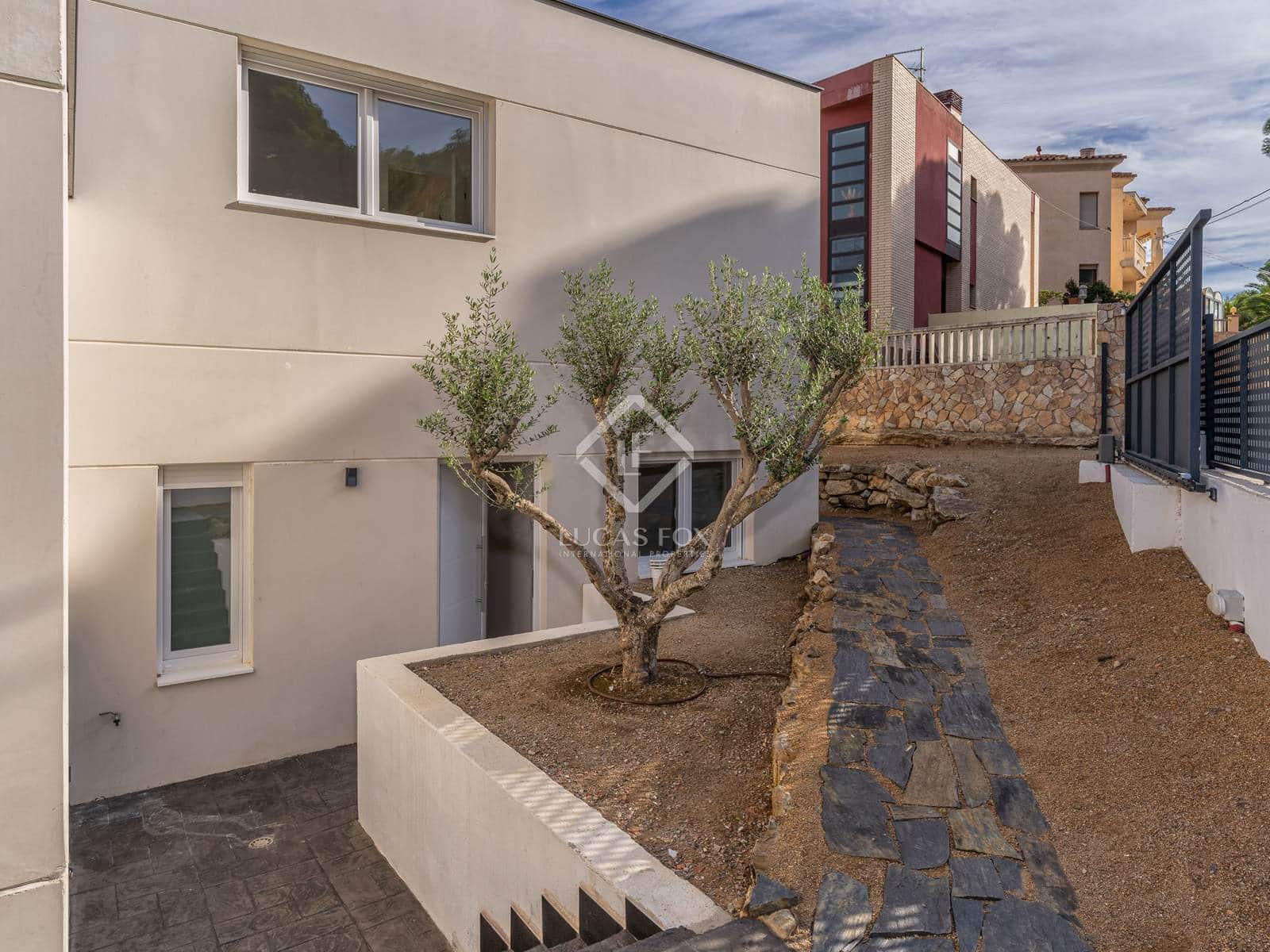 8 sypialnia Willa na sprzedaż w Llanca z basenem garażem - 960 000 € (Ref: 8611659)