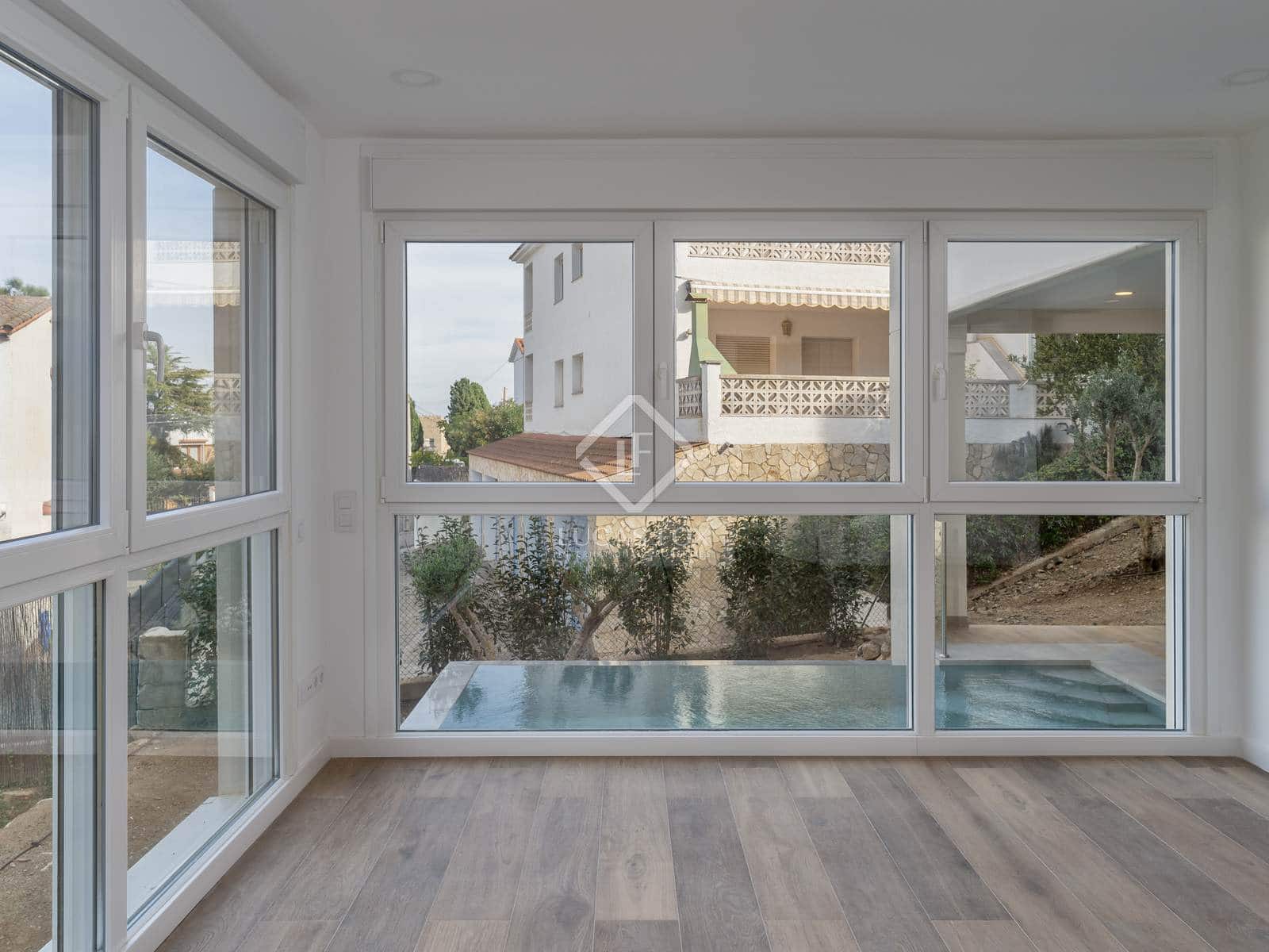 8 sypialnia Willa na sprzedaż w Llanca z basenem garażem - 960 000 € (Ref: 8611659)