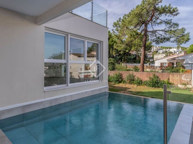8 bedroom Villa for sale in Llançà with pool garage - € 960,000 (Ref: 8611659)