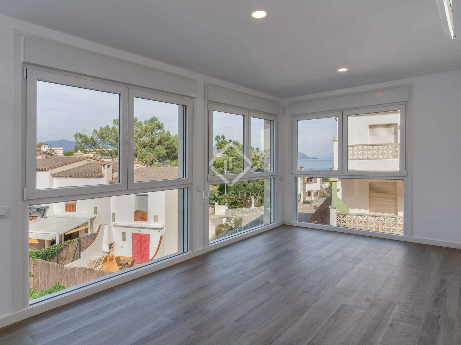 8 sypialnia Willa na sprzedaż w Llanca z basenem garażem - 960 000 € (Ref: 8611659)